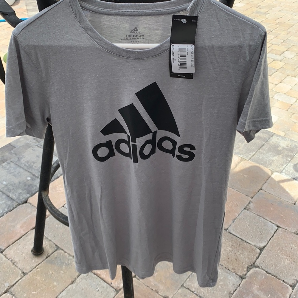 Adidas tshirt sz M